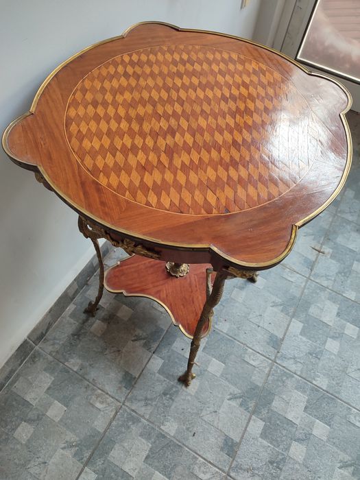 Стара малка маса - помощна масичка с интарзия