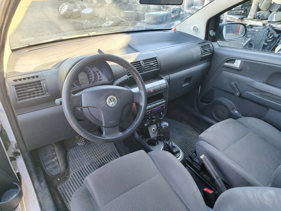 Piese motor cutie viteze pompa servo direcție  ușa haion bara pompa caseta alternator baie ulei chiuloasă catalizator arcuri fuzeta punte vw fox 1.2