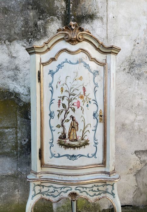 Vitrina de colț veche din lemn /Bufet