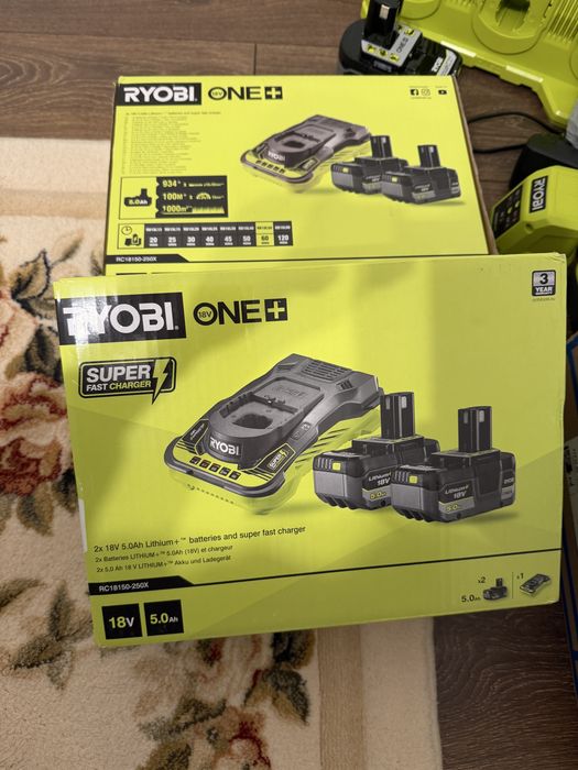 Ryob 2x acumulatori litiu+ de 5.0Ah și încărcător