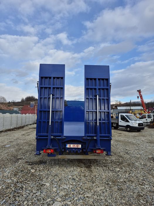 Camion volvo autoplatforma