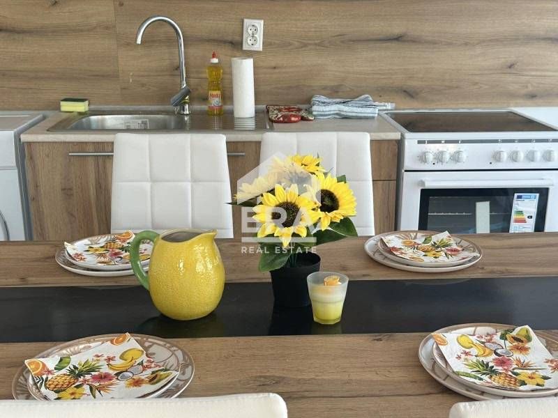 Стилна, нова едноетажна къща близо до морето