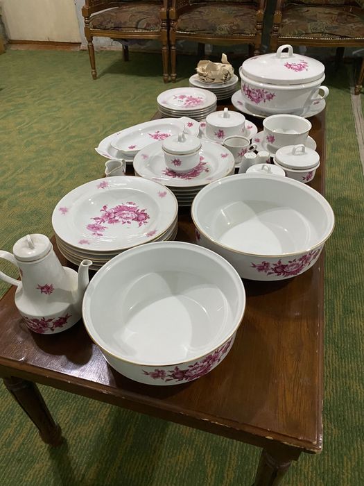 Набор посуды очень качественный ,большое колличество предметов