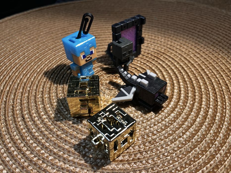 Може размяна за гр.В.Търново Kinder Suprise играчки Minecraft фигурки