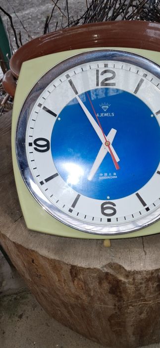 Cess de perete cu rubine