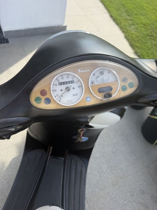 Scuter Piaggio Vespa negru foarte frumos