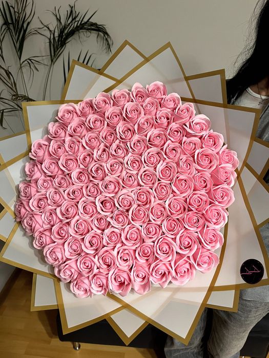 Buchet 101 trandafiri sapun/ initiala stotch glitter sclipici cadou