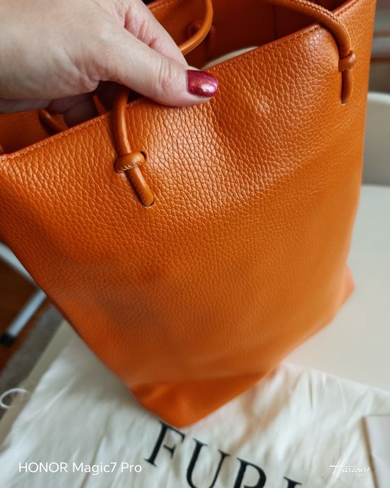 Чанти Furla модели  Essential и Sofia, големи размери
