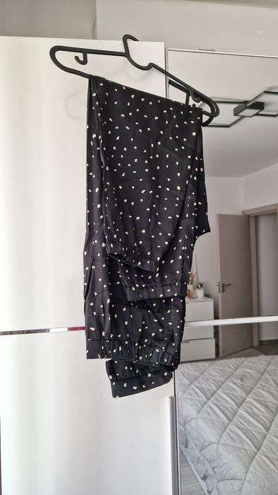 Панталон със сатенено покритие - Mango