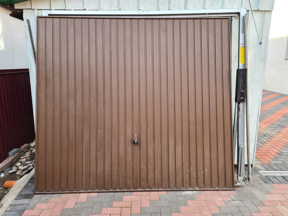 Poarta garaj basculanta