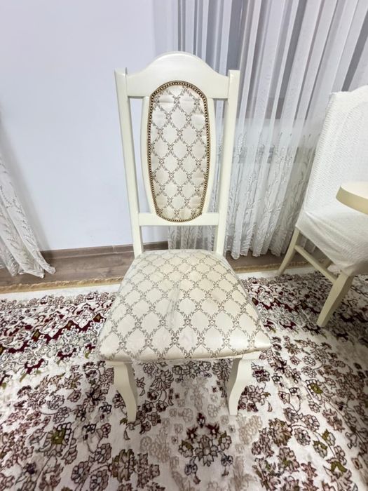 Продам стол со стульями, в хорошем состоянии