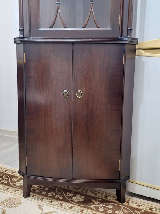 Френска ъглова витрина