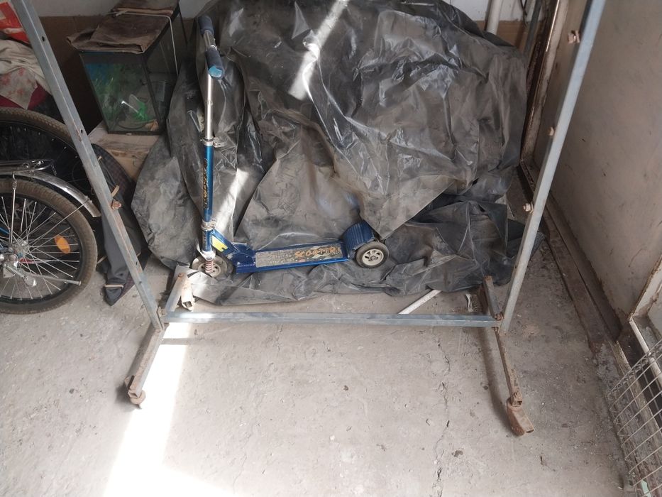 Стеллаж с колесиками