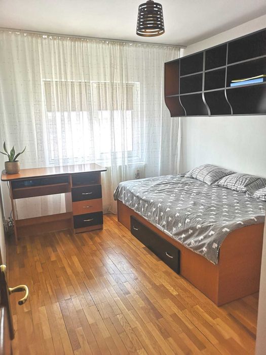 Vand apt 4 camere in Onesti