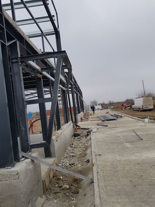Executam montaj structura metalica si panouri sandwich