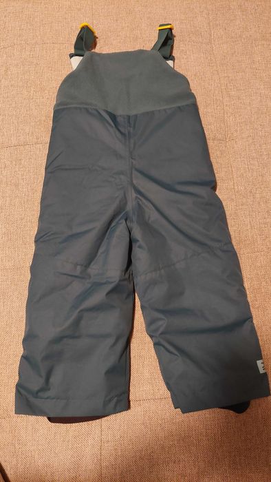 Зимен комплект на WEDZE за дете на 2-3 г. (гащеризон, яке и ръкавици)