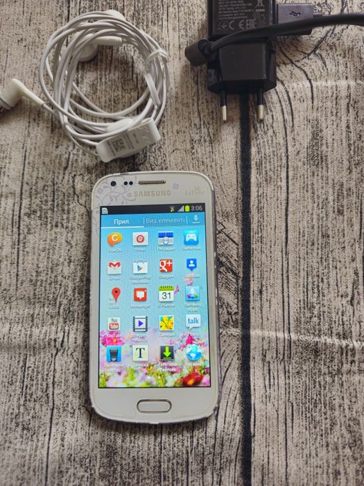 Смартфон Samsung Galaxy S Duos GT-S7562 White La Fleur 4GB, бял цвят