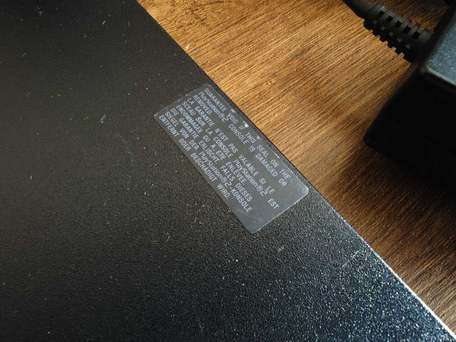 PlayStation 2 Slim комплект с игра подарък