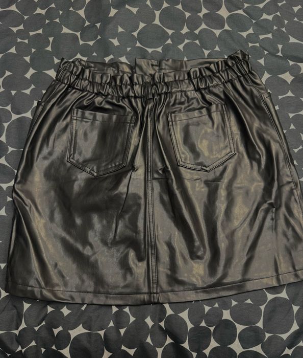 Черна кожена пола