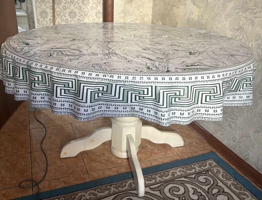 Круглый кухонный стол