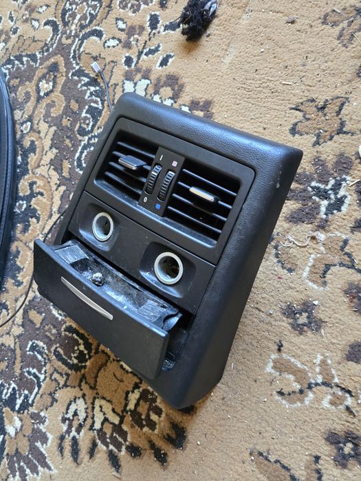 Grile ventilație spate bmw e90.