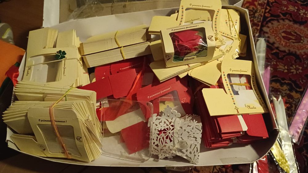 Vând cutiuțe pt mărțișoare și martirii, coșulețe din nuiele