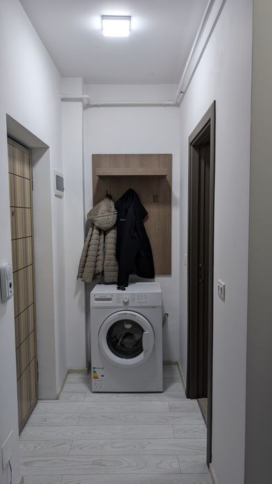 Închiriez apartament cu două camere!