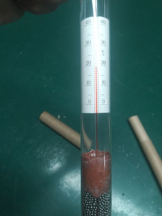 Сахаромер с термометром.