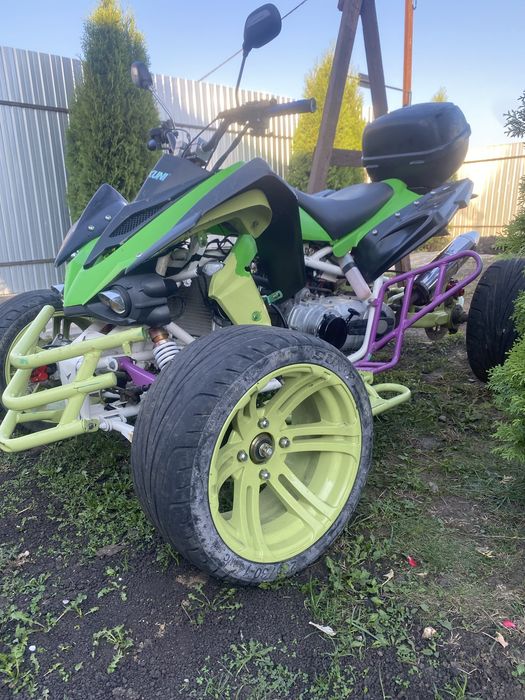 Vand atv de doua persoane de 275