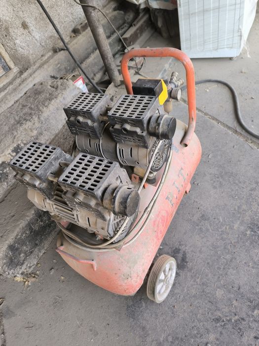 Продам компрессор 65 литров