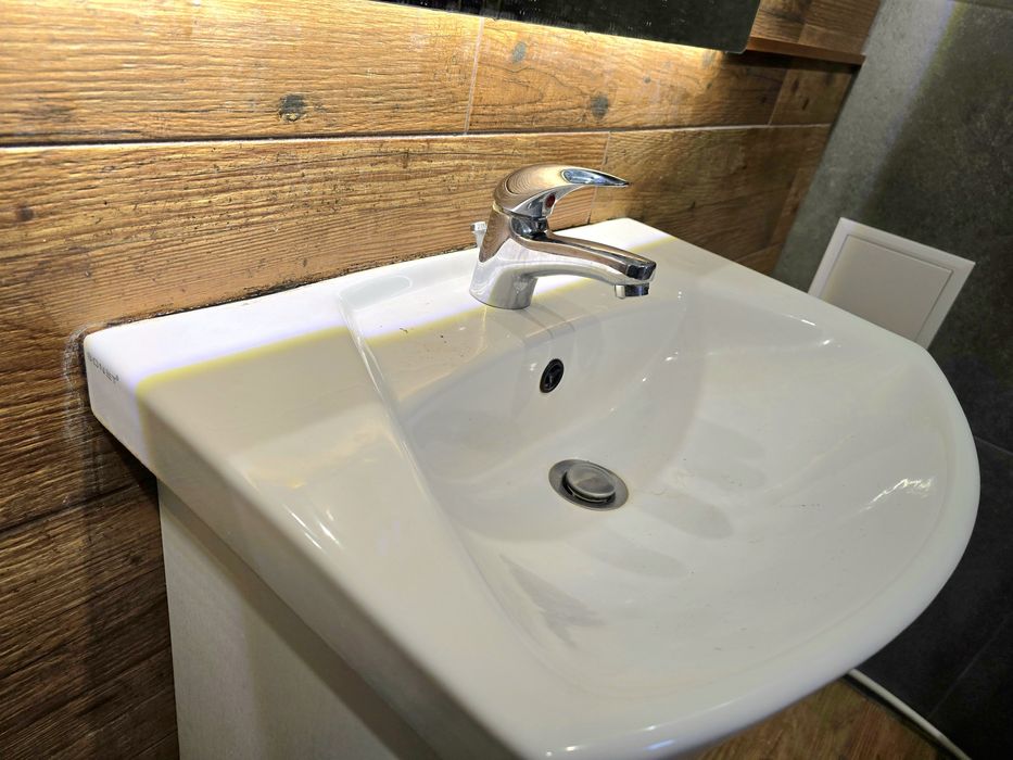 Мивка със смесител комплект