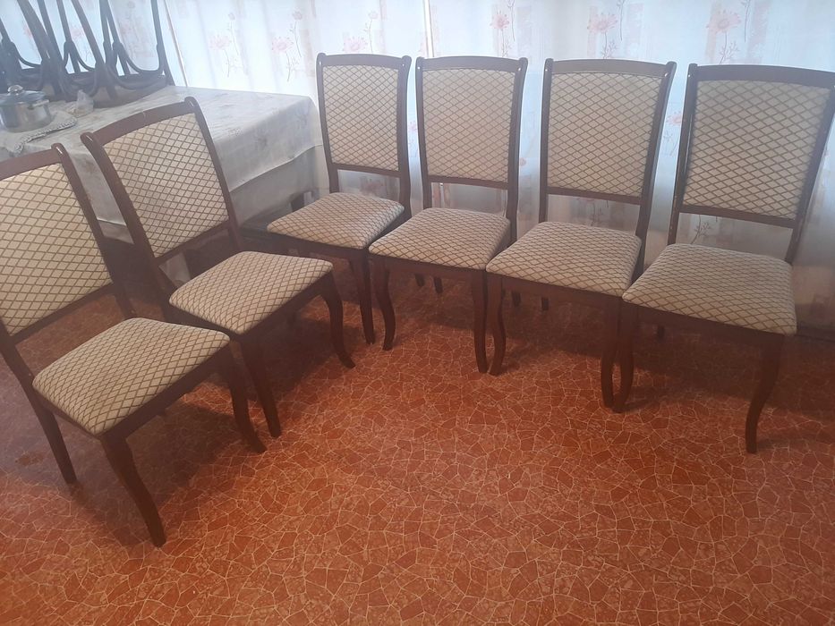 Продам комплект стульев