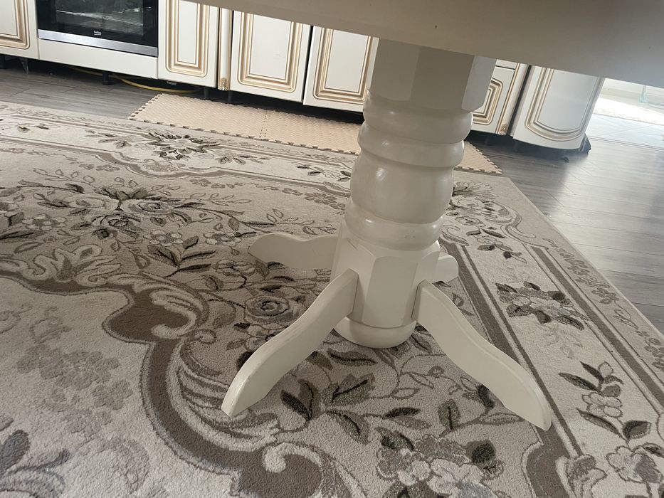 Стол орындықтарымен