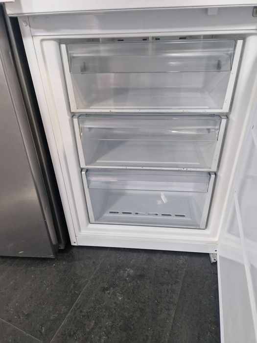 Хладилнек с фризер Sharp A++ No Frost