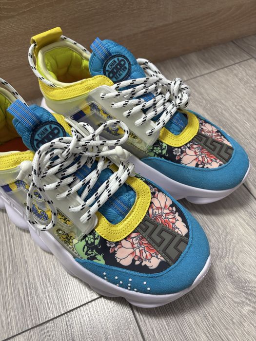 Versace chain reaction