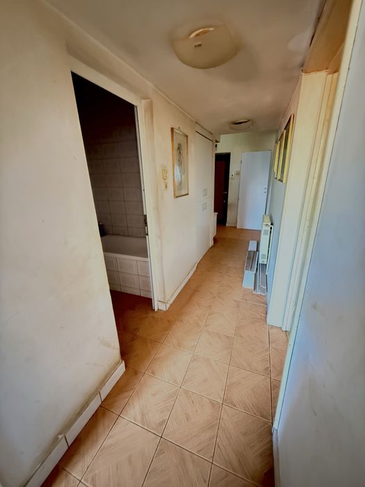 Apartament de vanzare 3 camere 75 mp | Necesita Renovare Completa | Etaj 1 | Metrou | Bloc reabilitat | Bucureștii Noi