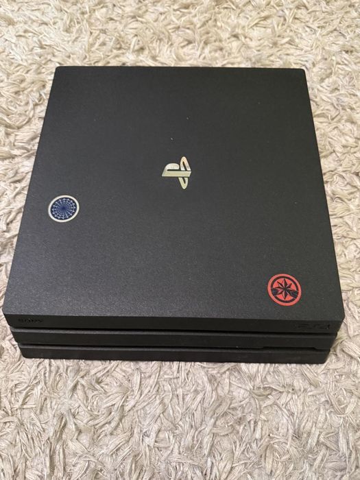 PS4 Pro + 3 джойстика + 5 игри – отличен комплект