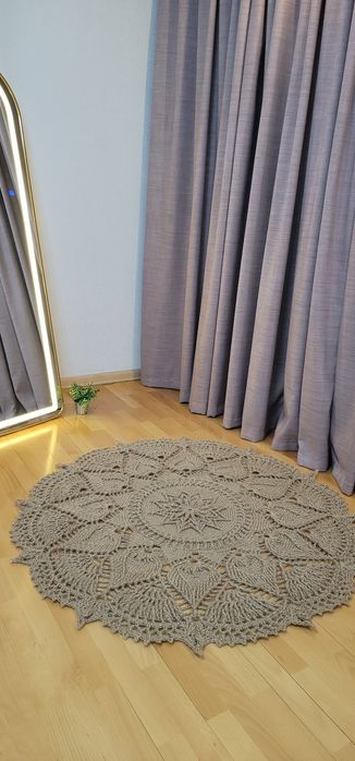 Вязаный ковер из джута