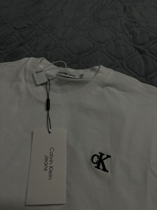 Футболка новая Calvin klein