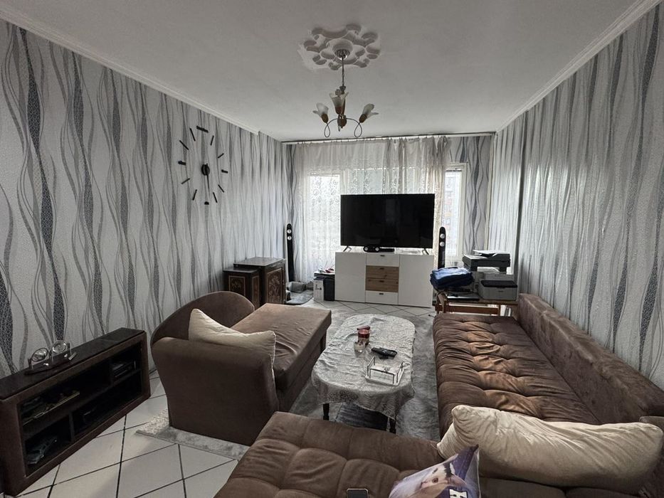 Продава се Тристаен апартамент в София, Дружба 2 - 93 кв.м за 2635 €/кв.м - Снимка #1