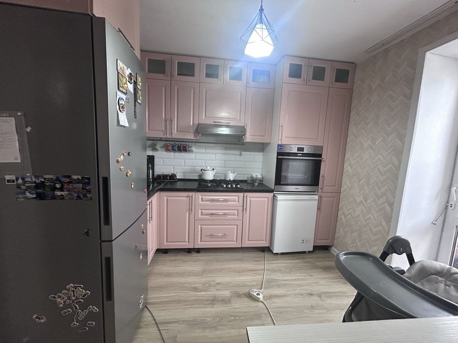 Продам трехкомнатную квартиру