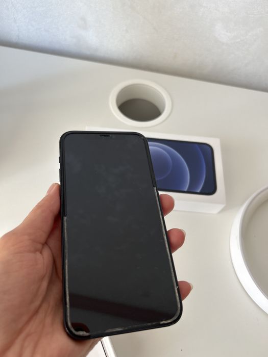 Продаю iphone 12 в очень хорошем состоянии