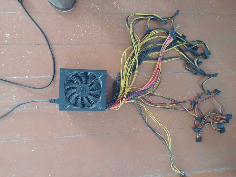 Блок питания  2000 wt MAX power output 93 plus gold