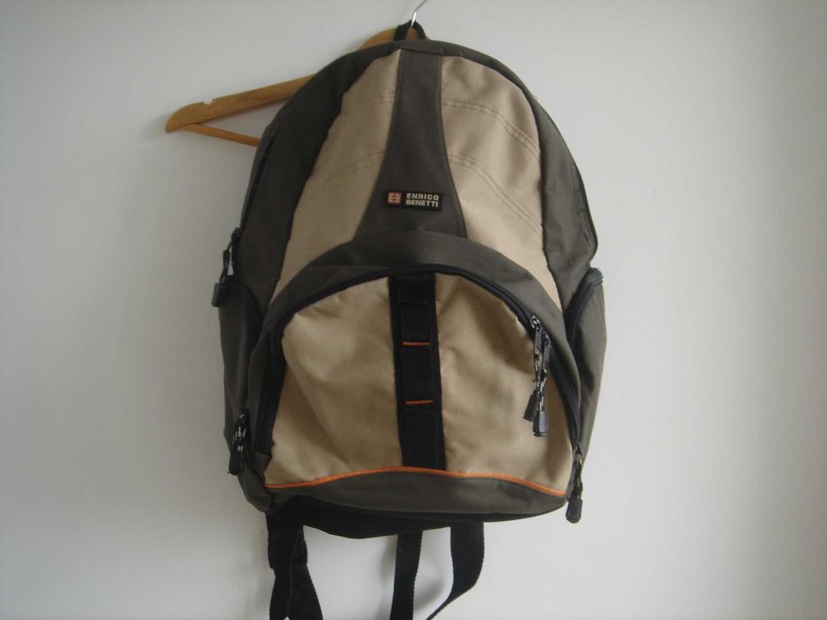 Продавам две раници