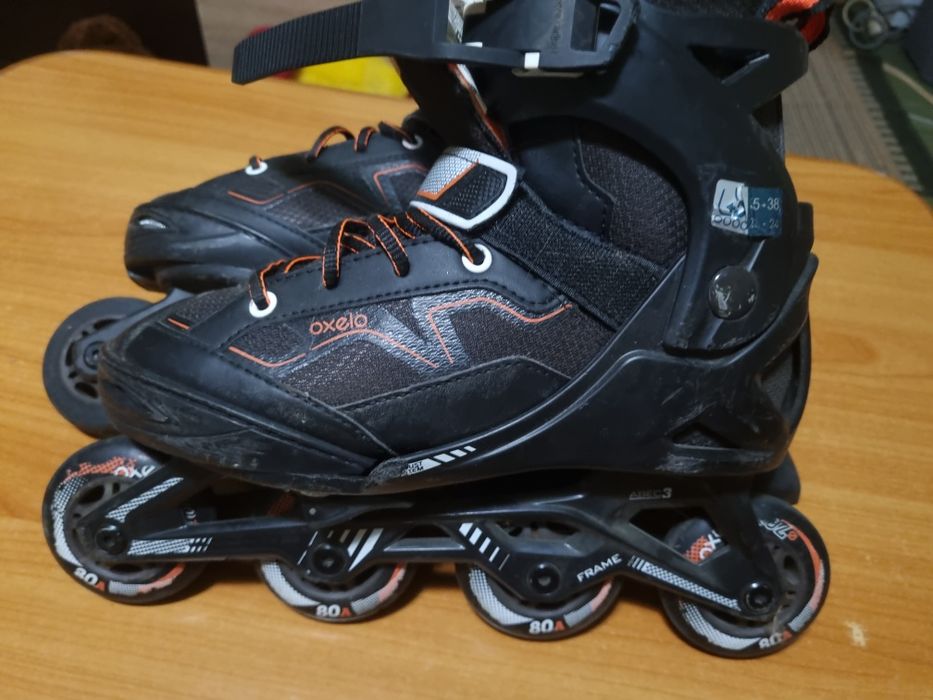 Role de culoare negru cu portocaliu