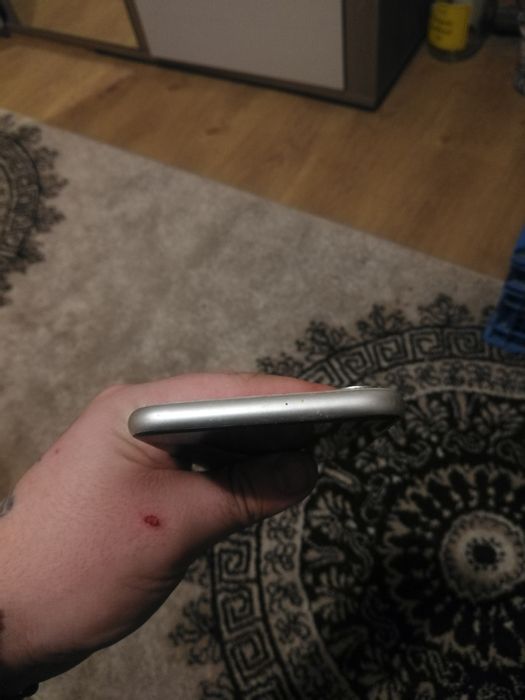 Vând iPhone 11 pentru piese