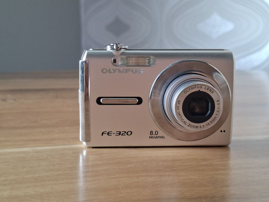 Cameră Olympus FE-320 (vândut)