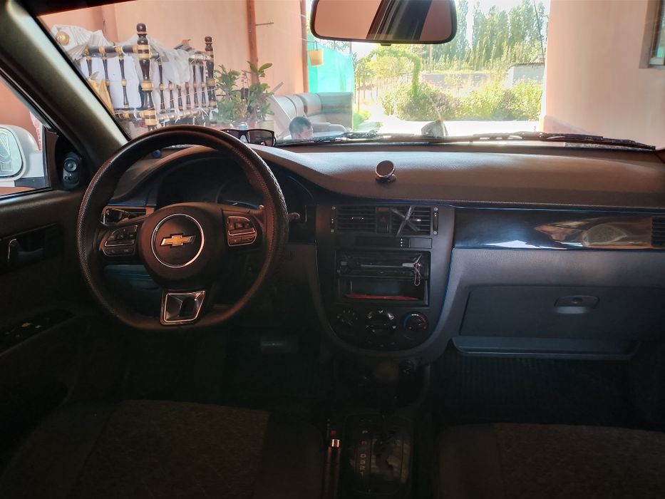 Lacetti avtomobil