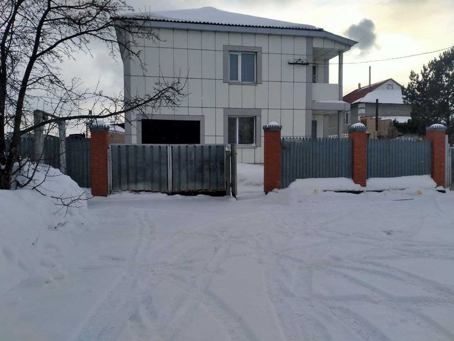 Продажа двухэтажного дома центральными коммуникациями.