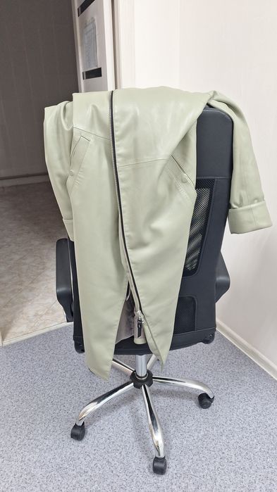 сырт киім плащ салатный түсті